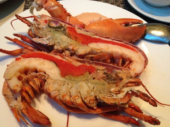 Frozen Cut Cooked Boston Lobster  (300-400G)  冷冻切熟龙虾 (300-400克)  1PCS