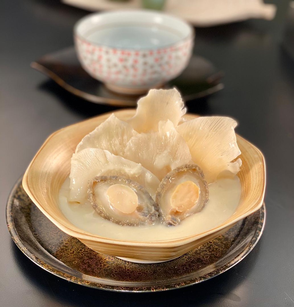 CB Classic Shark Fin Soup Stewed with Abalone (350G) CB 经典浓汤焞鲍鱼金山勾翅 (350克)